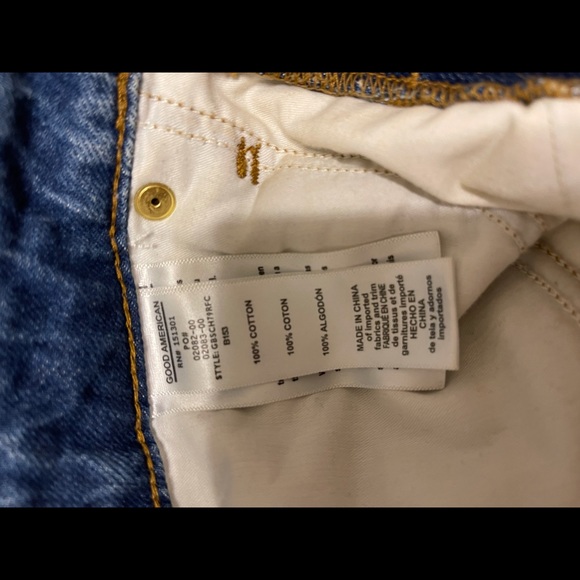 Good American Bombshell Shorts - Picture 8 of 8